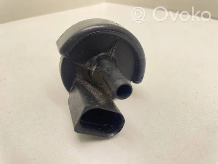 Audi A4 S4 B5 8D Valve vacuum 058133459