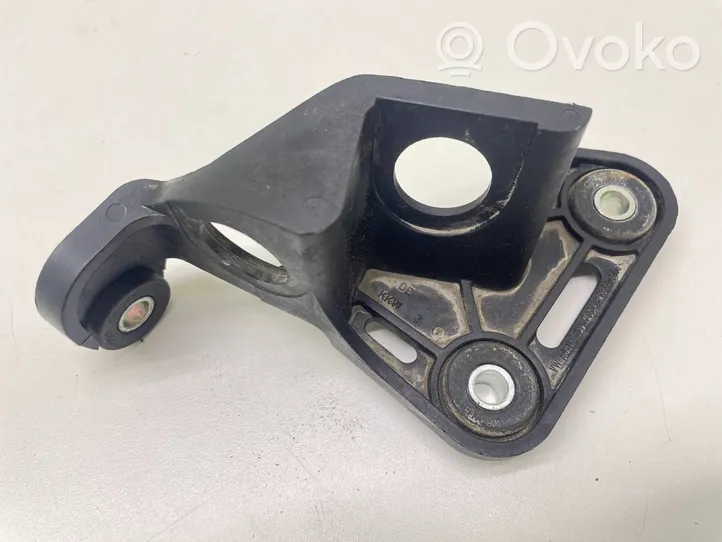 Skoda Octavia Mk2 (1Z) Supporto del cavo della leva del cambio 1K0711789J