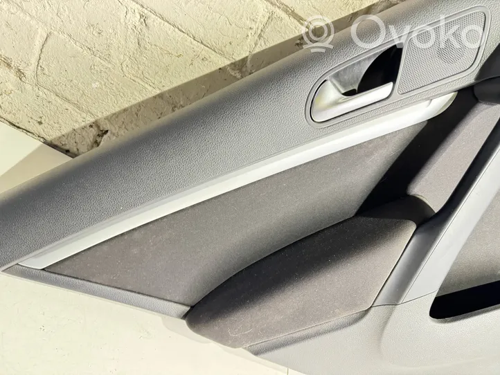 Volkswagen Tiguan Rivestimento del pannello della portiera posteriore 