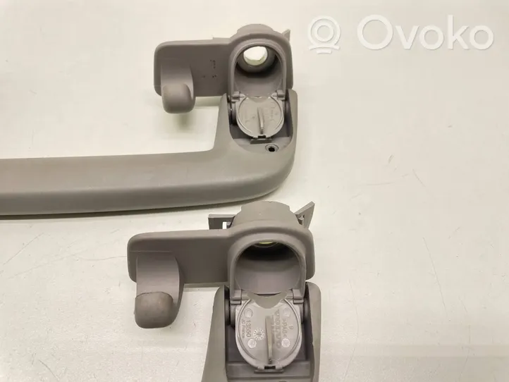 Volvo V50 Un set di maniglie per il soffitto 13550