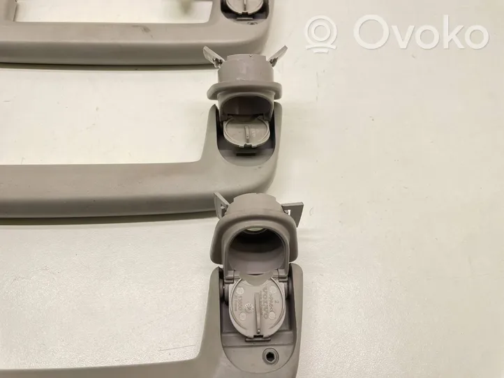 Volvo V50 Un set di maniglie per il soffitto 13550