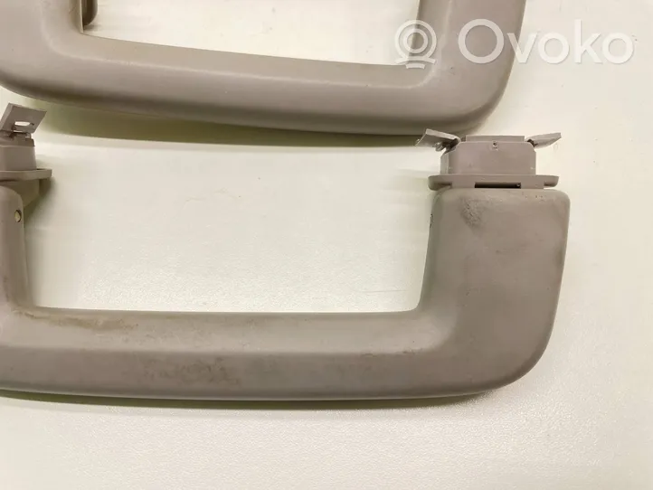 Volvo V50 Un set di maniglie per il soffitto 13550