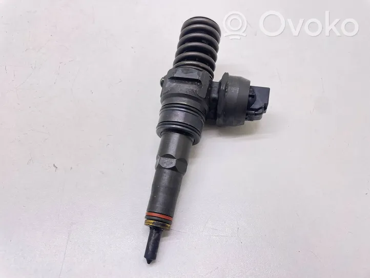 Volkswagen Touran I Fuel injector 038130073AG