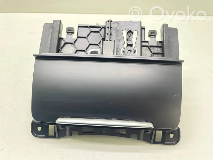 Audi A4 S4 B8 8K Peleninė panelėje 8K0857951