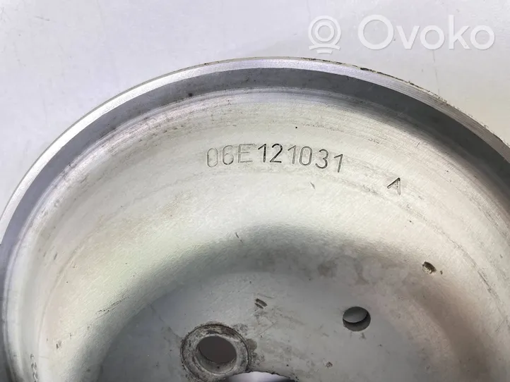 Audi A6 S6 C6 4F Poulie de pompe à eau 06E121031