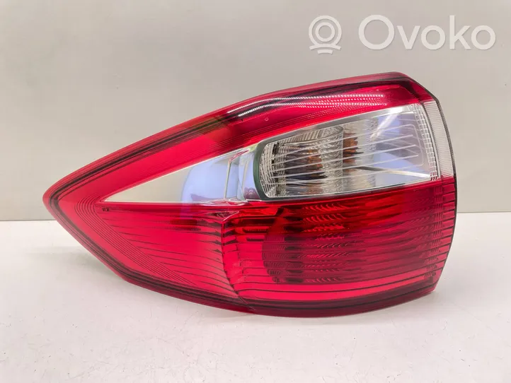 Ford C-MAX II Rear/tail lights AM5113405BE