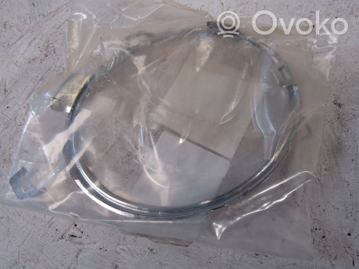 Volkswagen Touran II Modanatura separatore del paraurti anteriore 5K0853101B