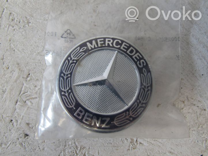 Mercedes-Benz CLA C118 X118 Emblemat / Znaczek 2188170116