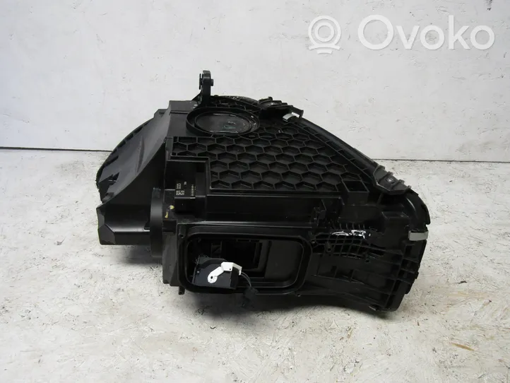 Mercedes-Benz C W206 Lampa przednia A2069067203