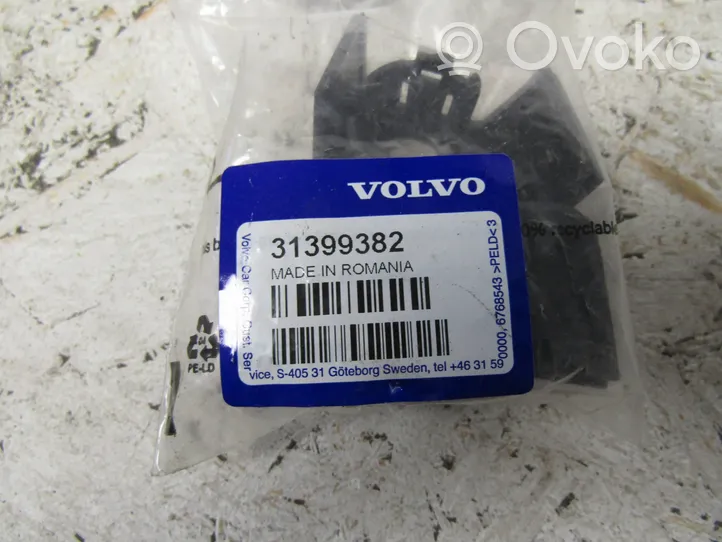 Volvo V60 Uchwyt / Mocowanie zderzaka przedniego 31399382