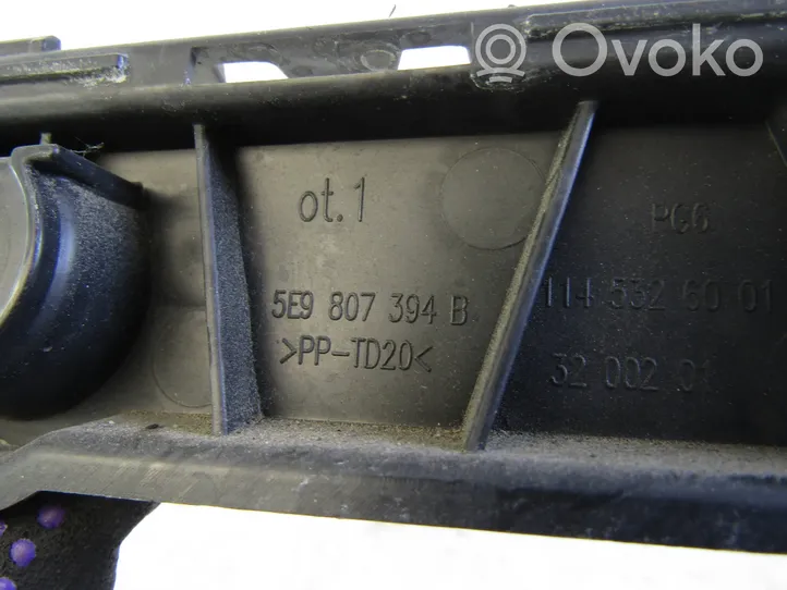 Skoda Octavia Mk3 (5E) Staffa di rinforzo montaggio del paraurti posteriore 5E9807394B