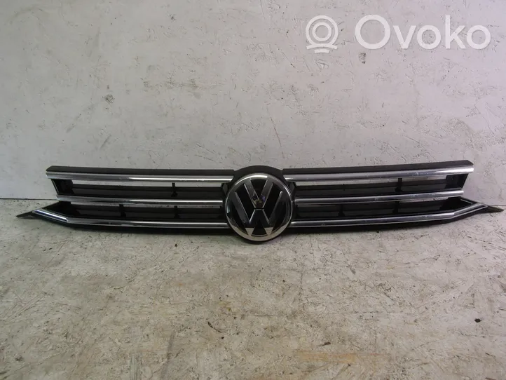 Volkswagen Touran III Grotelės viršutinės 5TA853653B