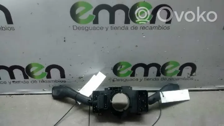 Volkswagen Bora Commodo de clignotant 8L0953513G