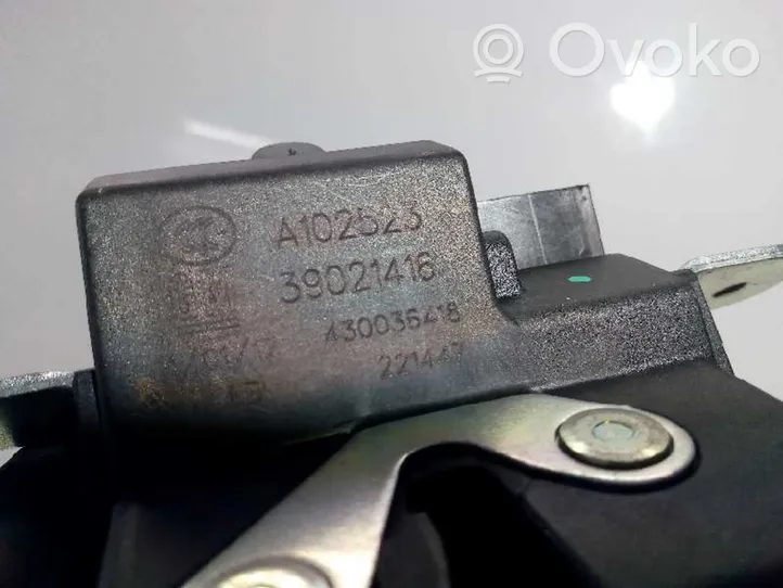 Opel Corsa E Zamek klapy tylnej bagażnika 39021416