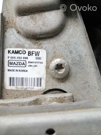 Mazda 3 II Etupyyhkimen vivusto ja moottori F00S2S2698