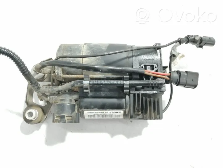 Volkswagen Touareg I Air suspension compressor/pump 7L0616006C