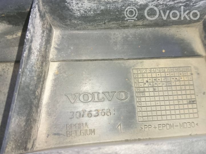 Volvo V50 Etupuskurin alustan pohjalevy 