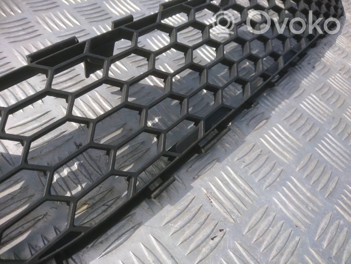 Toyota Corolla Verso AR10 Grille inférieure de pare-chocs avant 531120F020