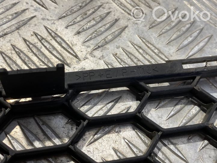 Toyota Corolla Verso AR10 Grille inférieure de pare-chocs avant 