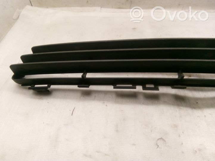 Toyota Avensis T250 Front bumper lower grill 