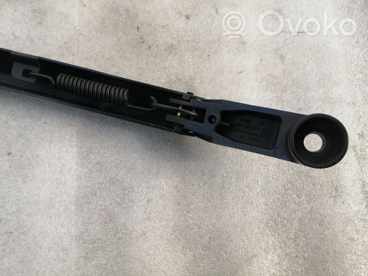 Toyota Avensis T270 Front wiper blade arm 