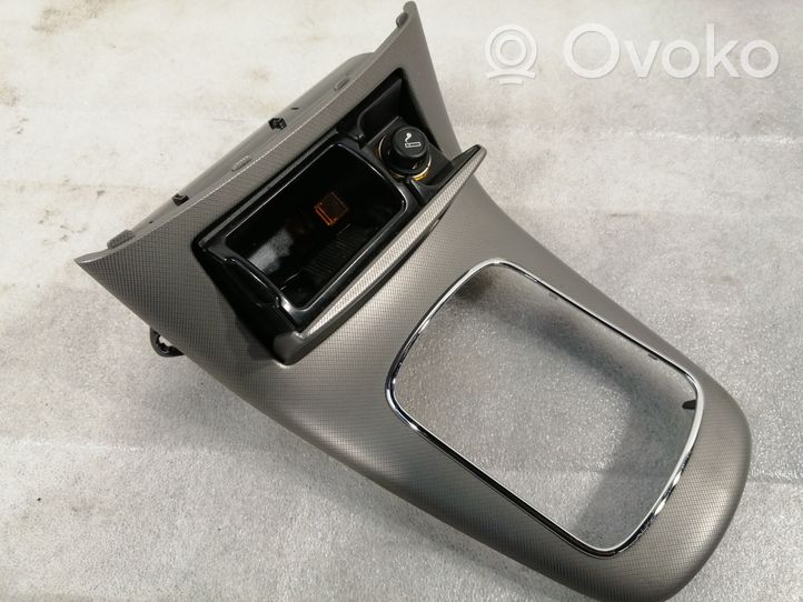 Toyota Avensis T250 Rivestimento in plastica cornice della leva del cambio 