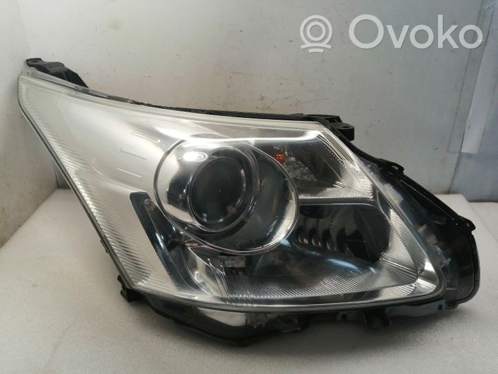 Toyota Avensis T270 Lampa przednia 