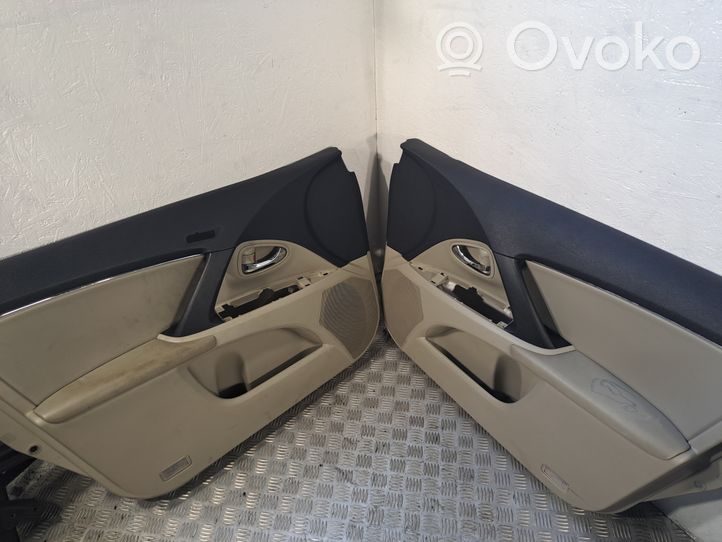 Toyota Avensis T270 Set di rivestimento sedili e portiere 