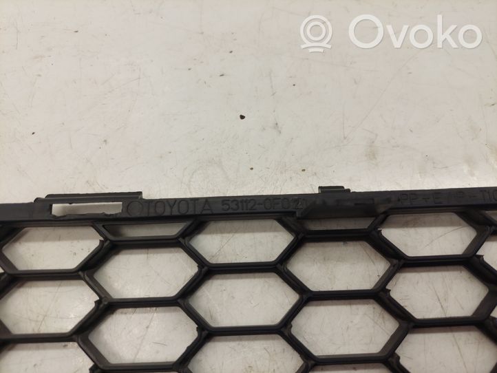 Toyota Corolla Verso AR10 Grille inférieure de pare-chocs avant 