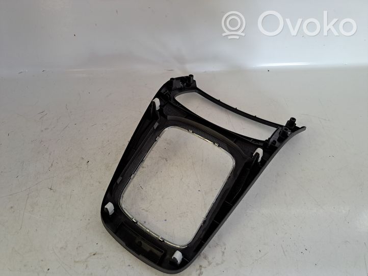 Toyota Avensis T250 Rivestimento in plastica cornice della leva del cambio 