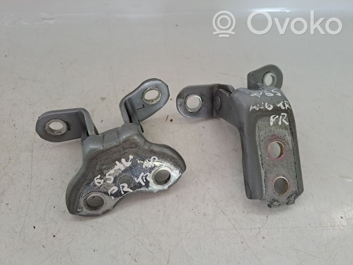 Toyota Avensis T270 Set di cerniere portiera anteriore 