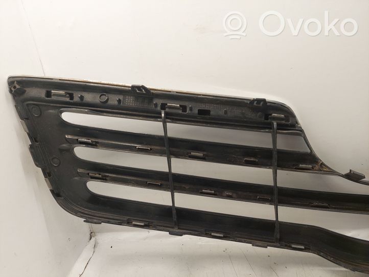 Toyota Avensis T250 Griglia superiore del radiatore paraurti anteriore 5311405090