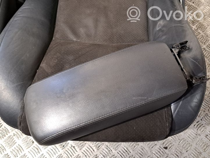 Toyota Avensis T250 Set di rivestimento sedili e portiere 