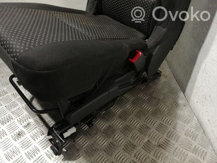 Toyota Verso Fotel tylny 