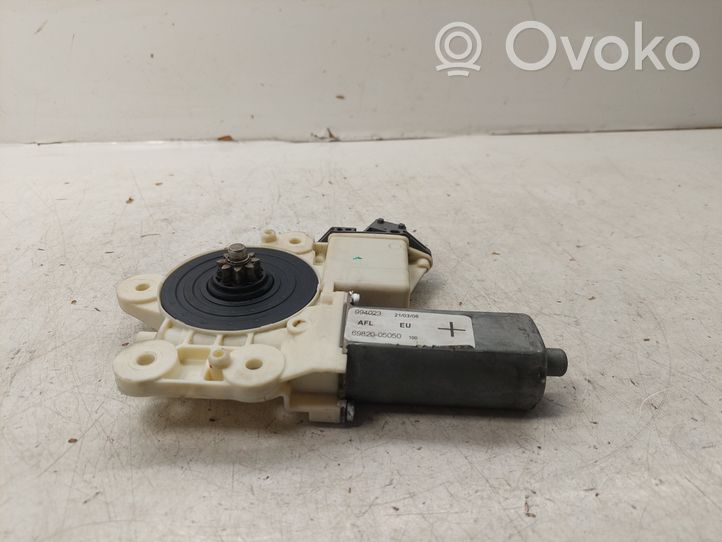 Toyota Avensis T250 Motorino alzacristalli della portiera anteriore 992045100