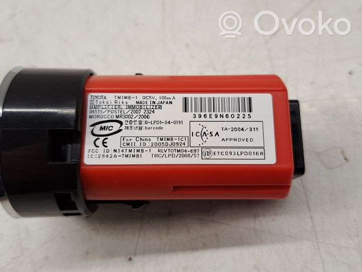 Toyota Verso Interruttore a pulsante start e stop motore 15A854