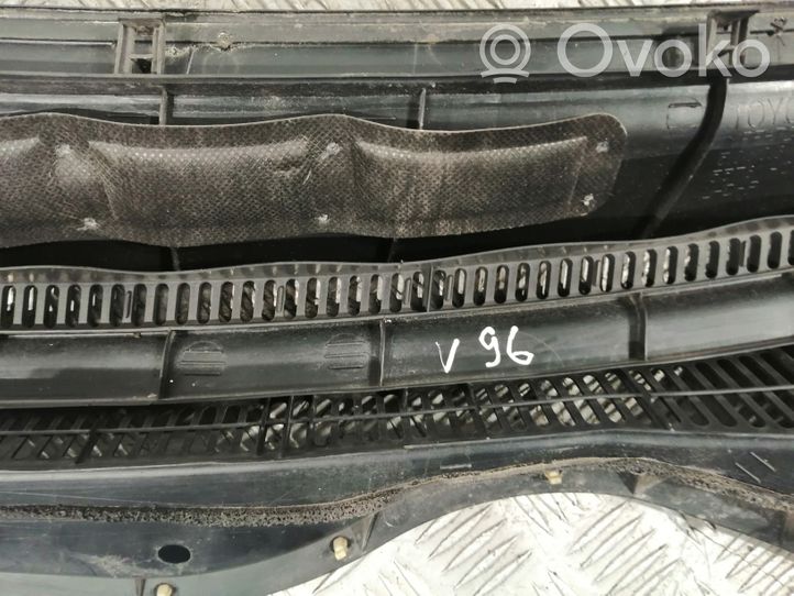 Toyota Corolla Verso AR10 Windshield trim 