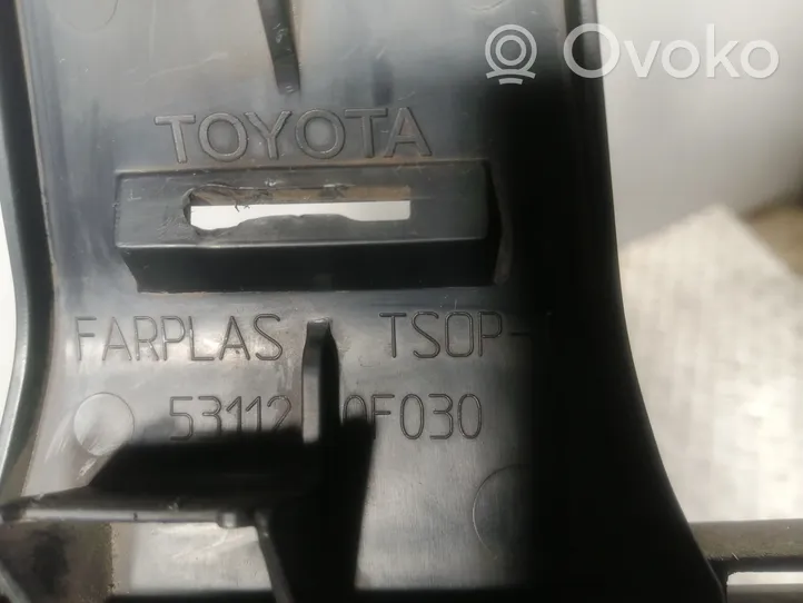 Toyota Corolla Verso AR10 Unteres Gitter dreiteilig vorne 