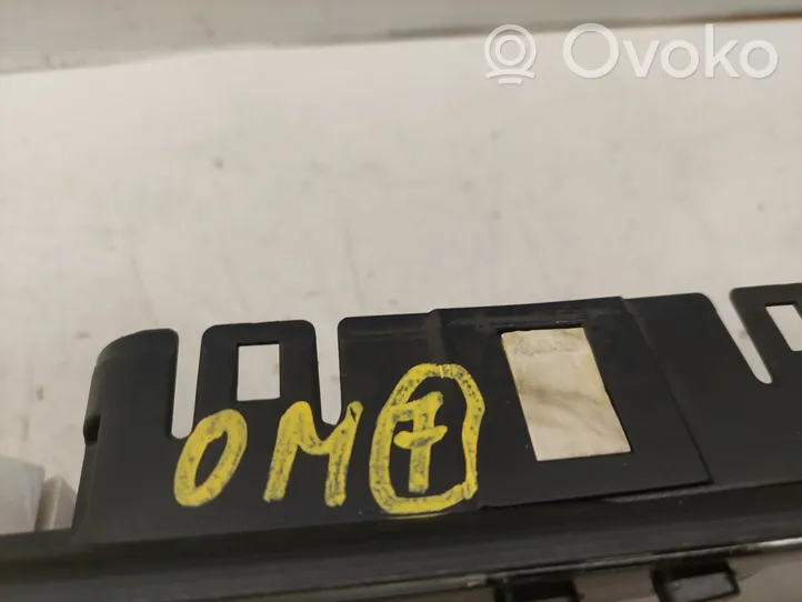 Opel Omega B1 Tachimetro (quadro strumenti) 88481650