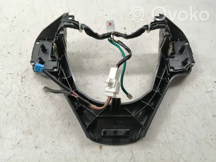 Toyota Avensis T270 Boutons / interrupteurs volant 