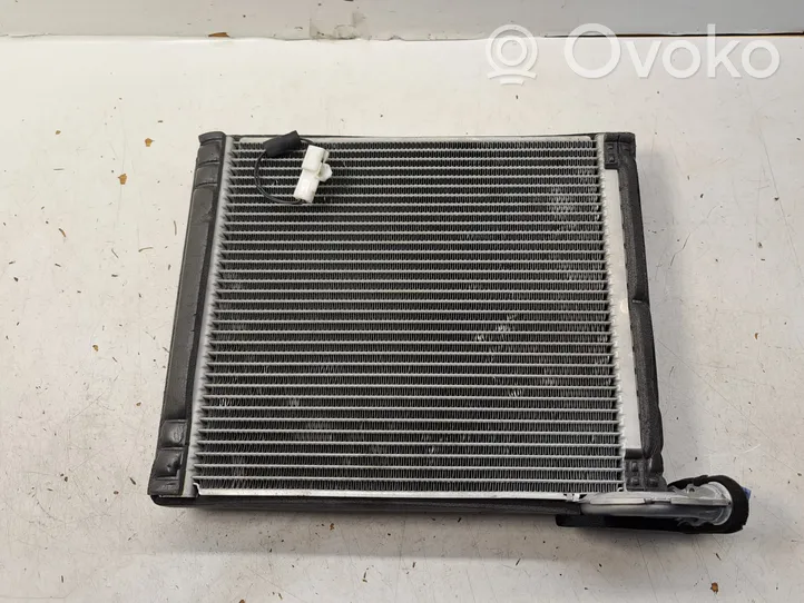 Toyota Avensis T270 Gaisa kondicioniera radiators (salonā) 