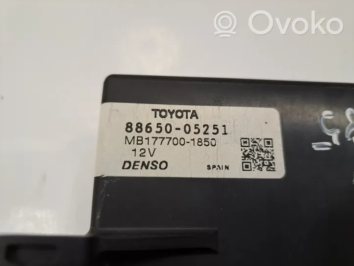 Toyota Avensis T270 Gaisa kondicionēšanas / salona apsildes vadības bloks MB1777001850