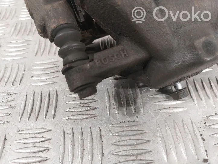 Toyota Avensis T270 Caliper de freno delantero 