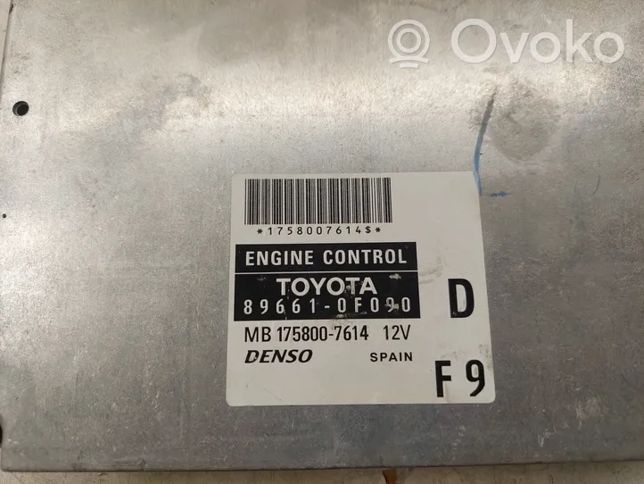 Toyota Corolla Verso AR10 Calculateur moteur ECU MB1758007614