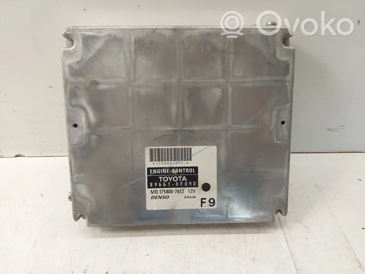 Toyota Corolla Verso AR10 Calculateur moteur ECU MB1758007612