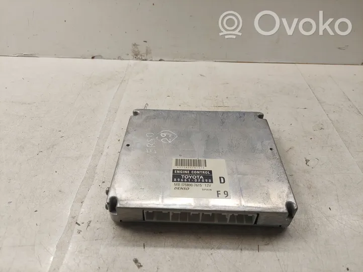 Toyota Corolla Verso AR10 Calculateur moteur ECU MB1758007615