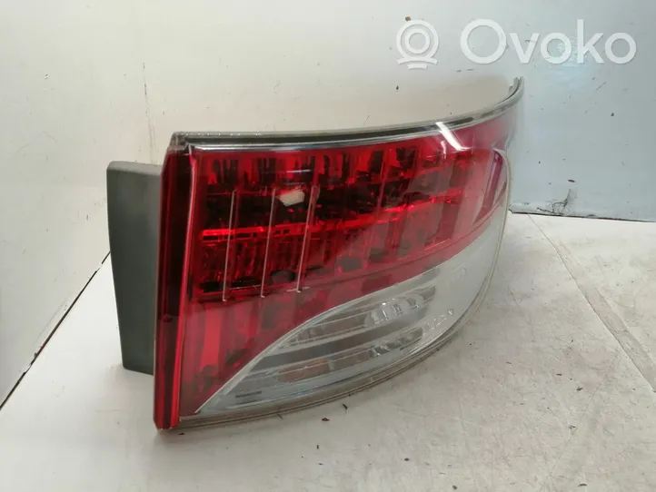 Toyota Avensis T270 Задний фонарь в кузове 