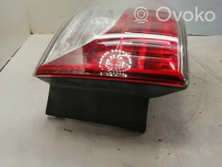 Toyota Avensis T270 Lampa tylna 