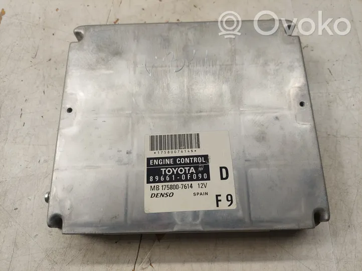 Toyota Corolla Verso AR10 Calculateur moteur ECU MB1758007614