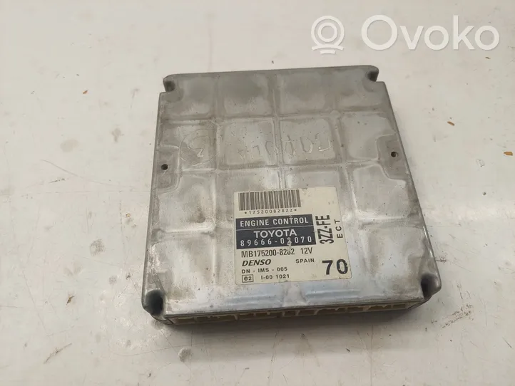 Toyota Corolla E120 E130 Sterownik / Moduł ECU 8966602070